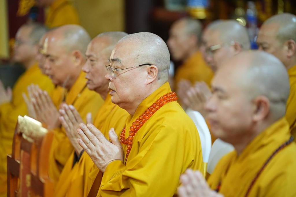 nha vua thai lan tham chua quan su_nguoiphattu.com26.jpg